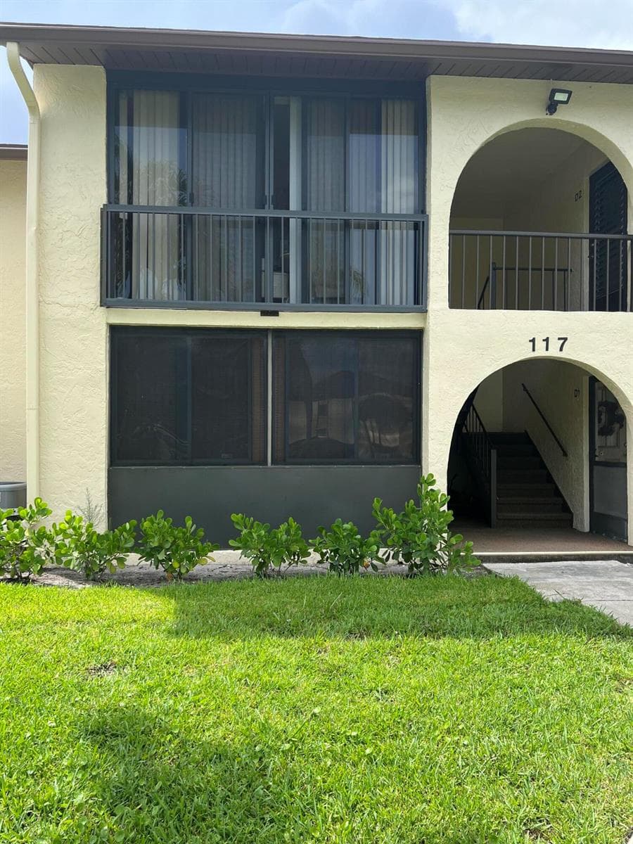117 LAKE PINE Circle # 1, FL 33463 photo 2