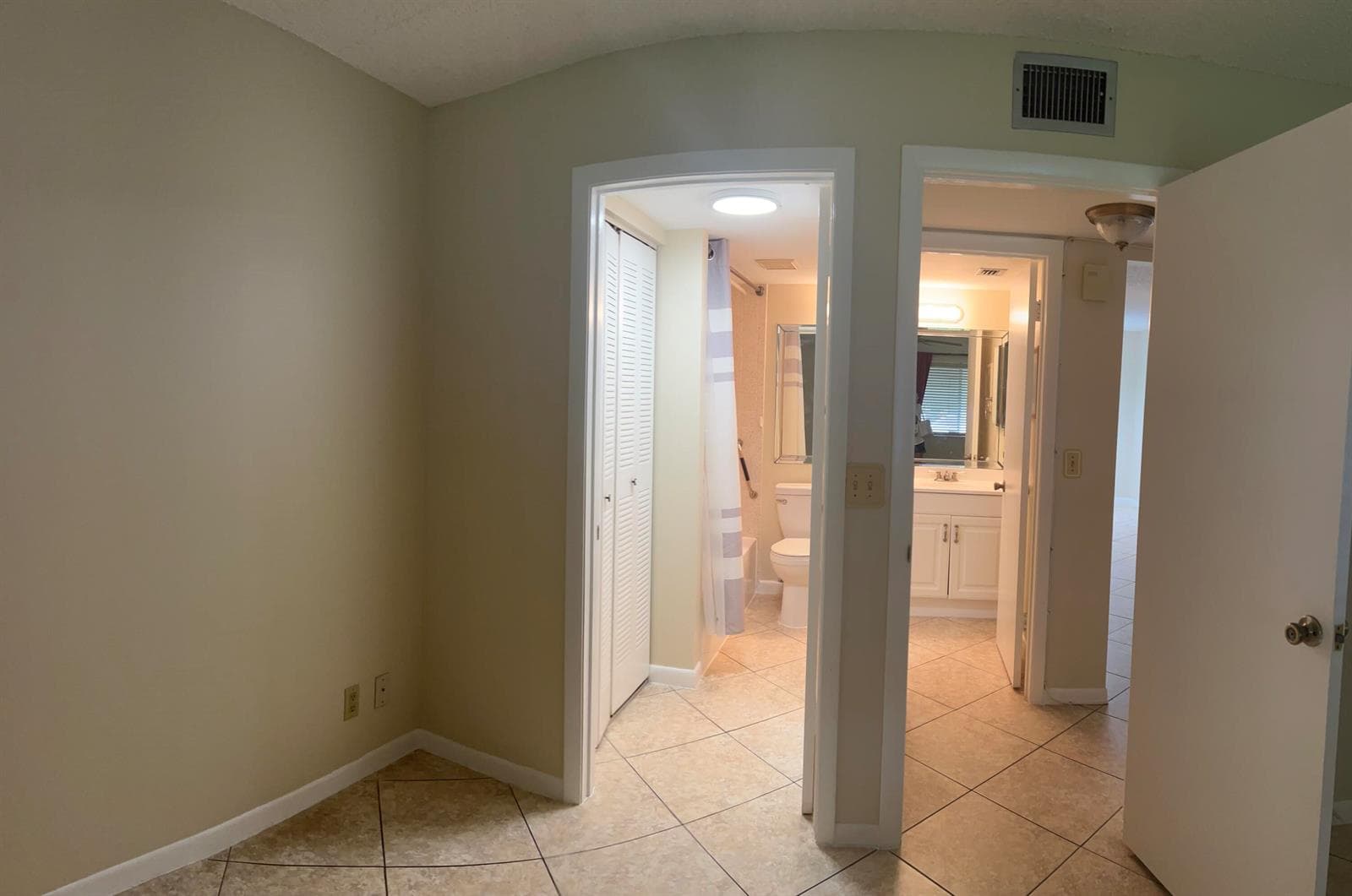 117 LAKE PINE Circle # 1, FL 33463