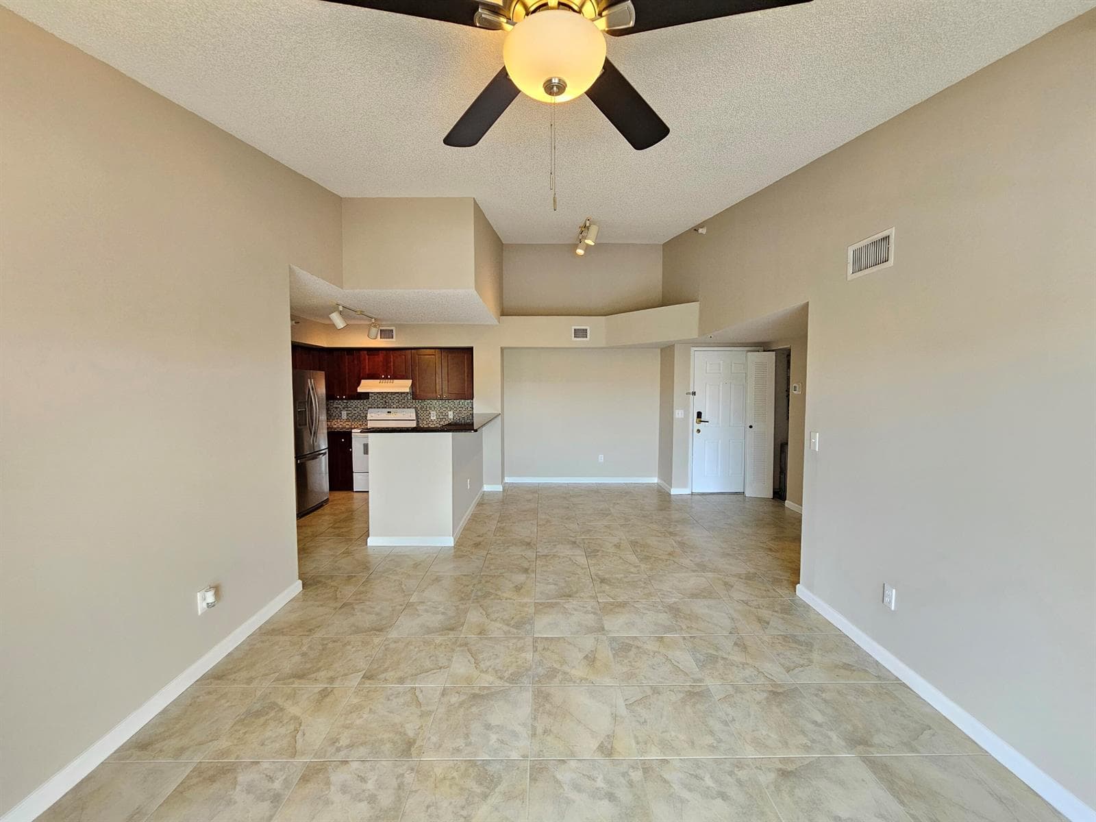 140 Yacht Club Way # 305, Hypoluxo FL 33462 photo 4