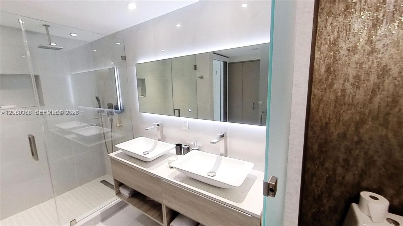 350 S Miami Ave # 3902, Miami FL 33130 photo 5