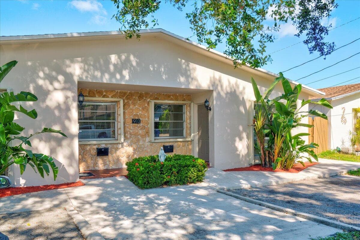 913 ORANGE Isle # 1-2, Fort Lauderdale FL 33315