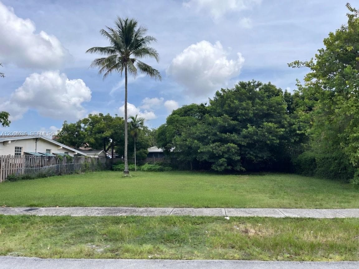 363 NE 173 St, North Miami Beach FL 33162
