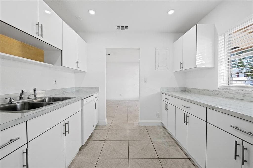 583 NW 17th Place, Fort Lauderdale FL 33311 photo 4