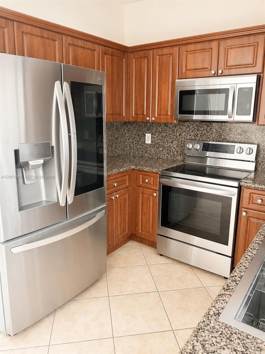 8508 NW 141st Ter # 501, Miami Lakes FL 33016 photo 2
