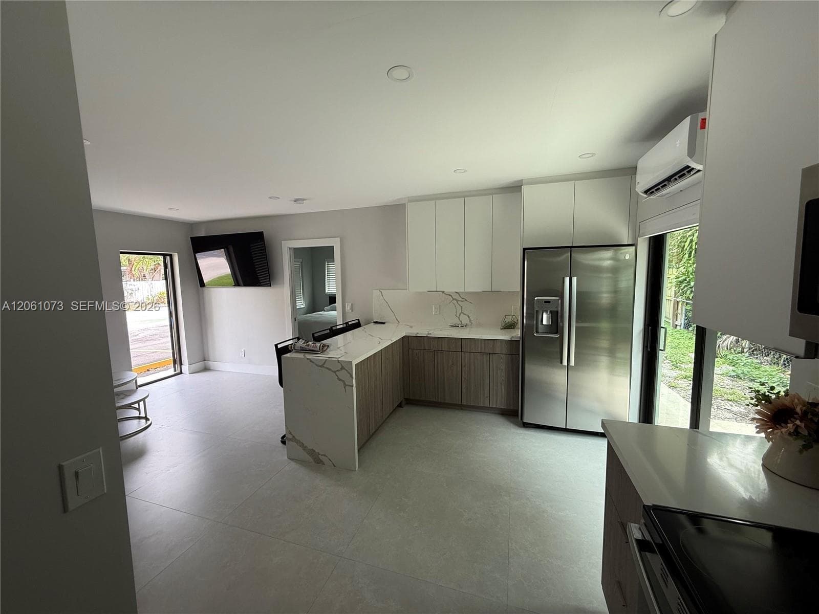 1050 NE 9th Ave # 4, Fort Lauderdale FL 33304 photo 2