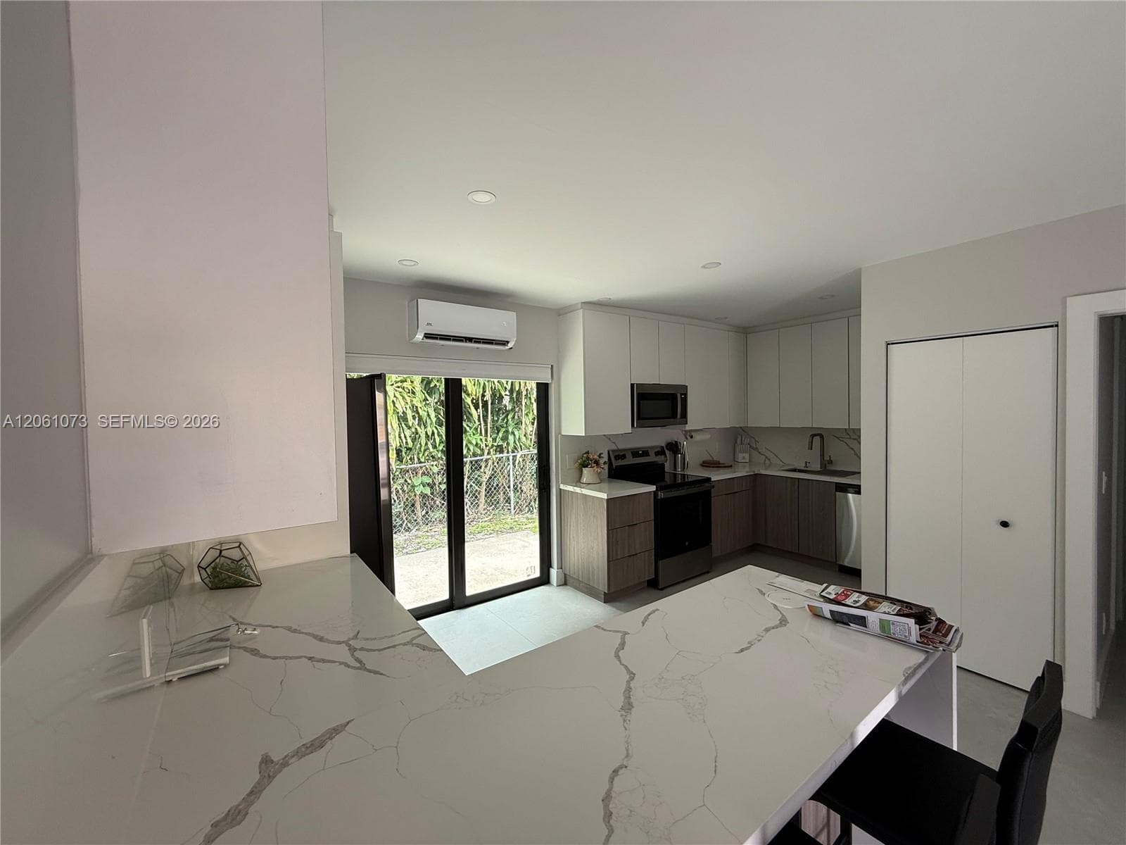 1050 NE 9th Ave # 4, Fort Lauderdale FL 33304 photo 3