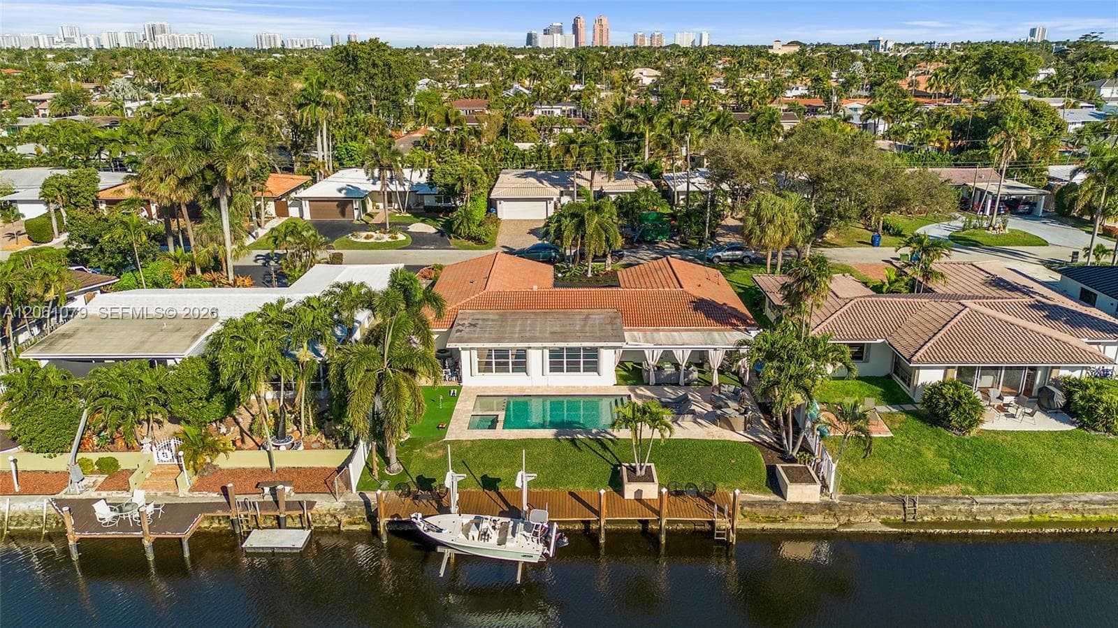 2207 NE 16th Ave, Wilton Manors FL 33305 photo 4
