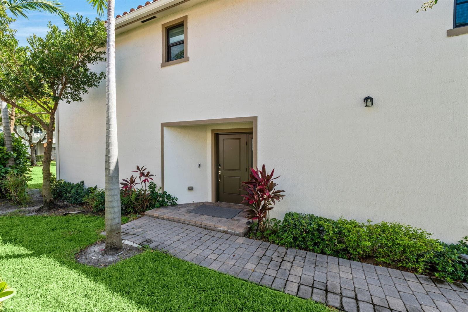 6001 Woods Edge Circle, Riviera Beach FL 33410 photo 2
