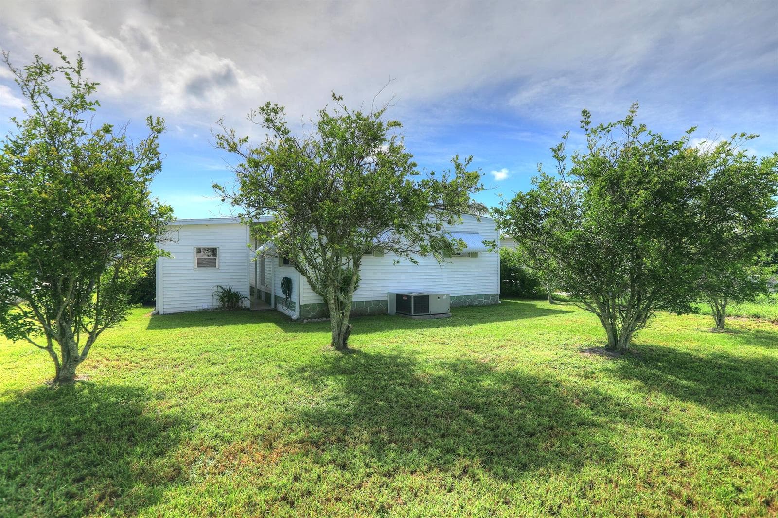 912 Oriole Circle, Barefoot Bay FL 32976 photo 2