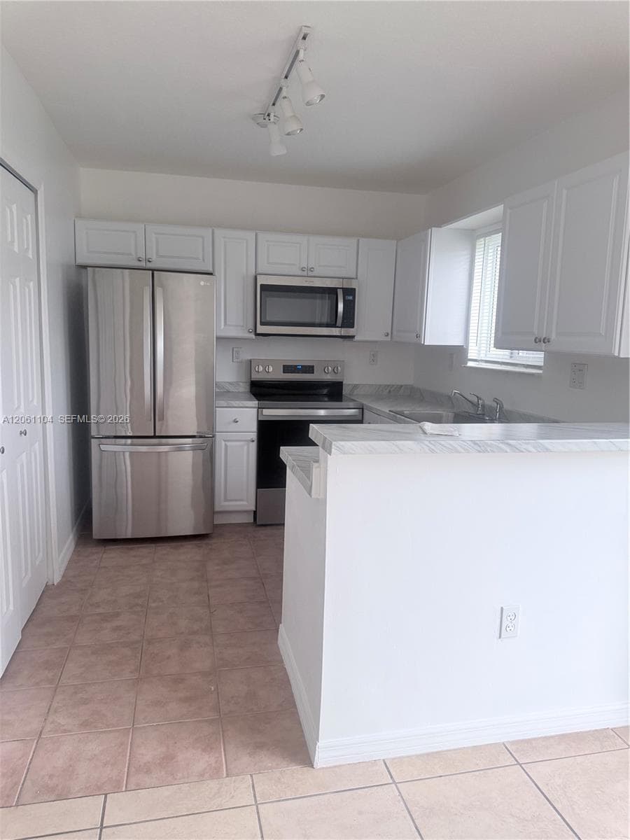 995 NE 34th Ave # 101, Homestead FL 33033