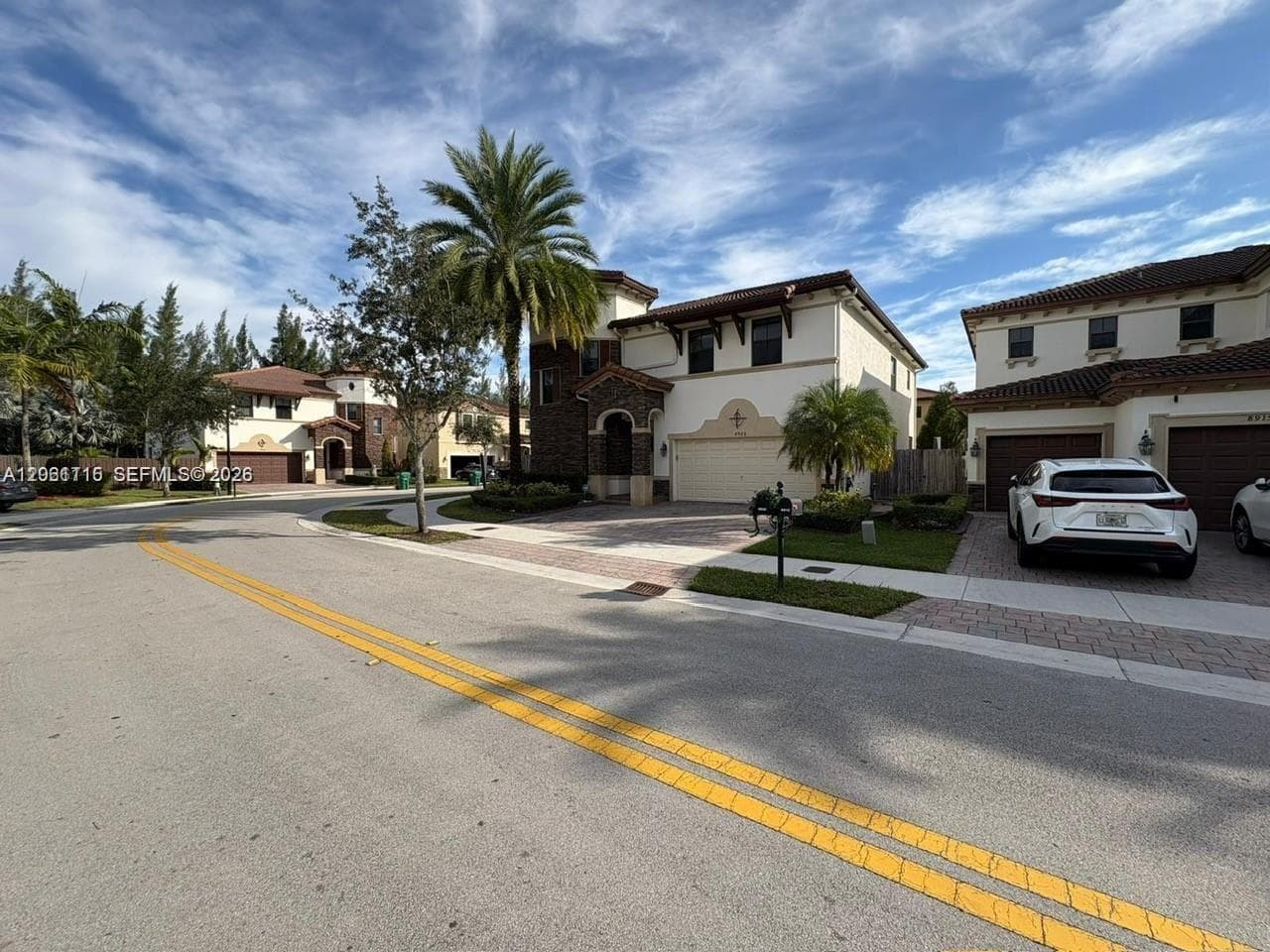 8925 NW 99th Ct, Doral FL 33178 photo 2