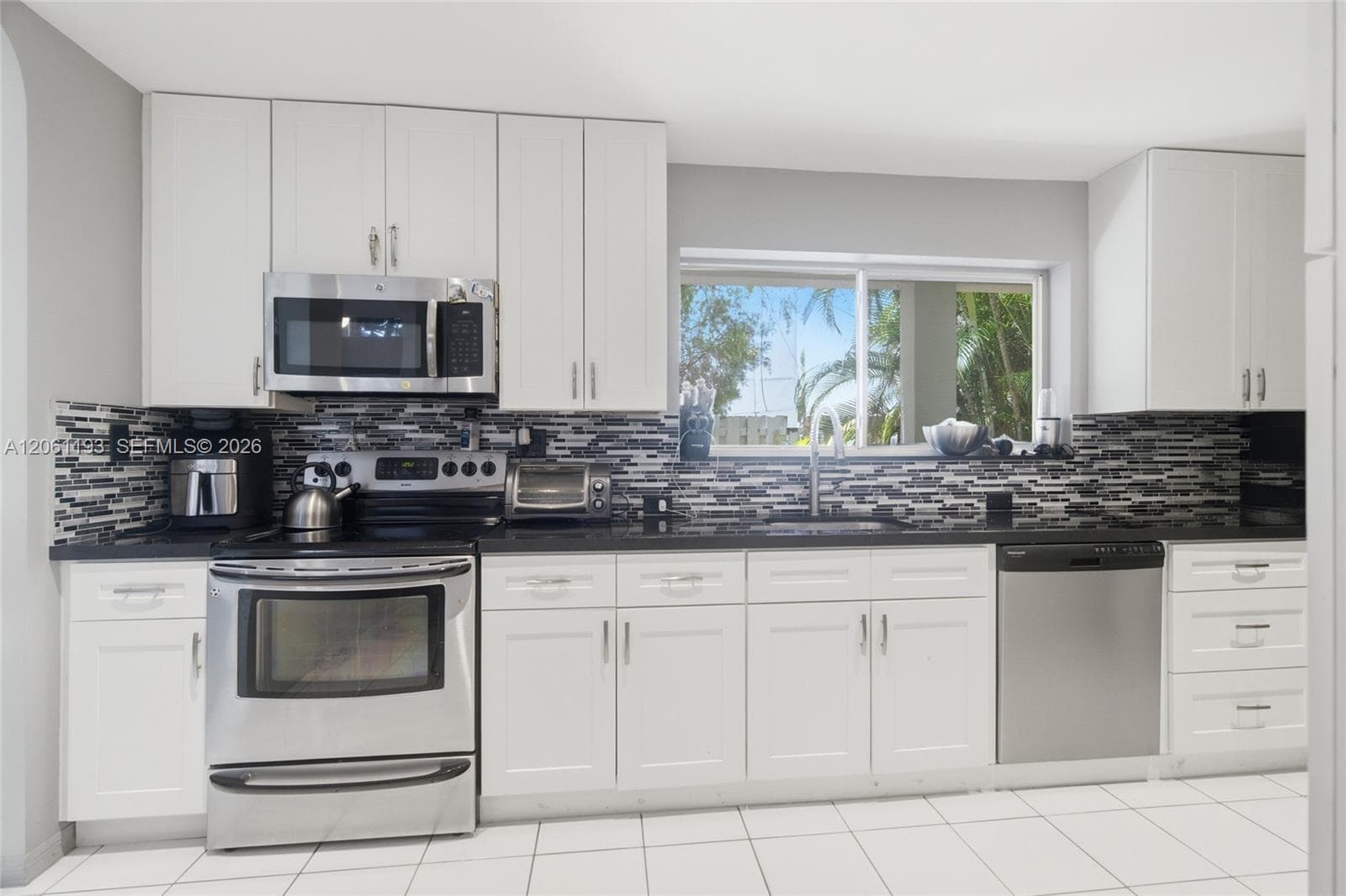 21221 NE 3rd Ct, Miami FL 33179 photo 5
