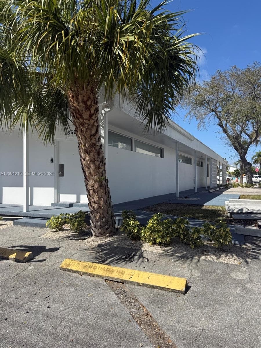 2856 E Oakland Park Blvd, Fort Lauderdale FL 33306 photo 2