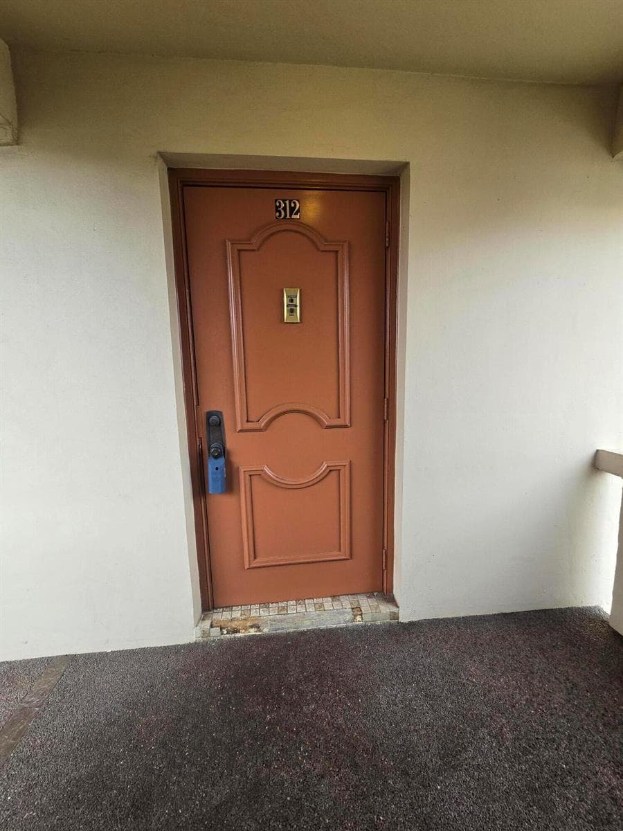 2800 W Sunrise Lakes Drive W # 312, Sunrise FL 33322