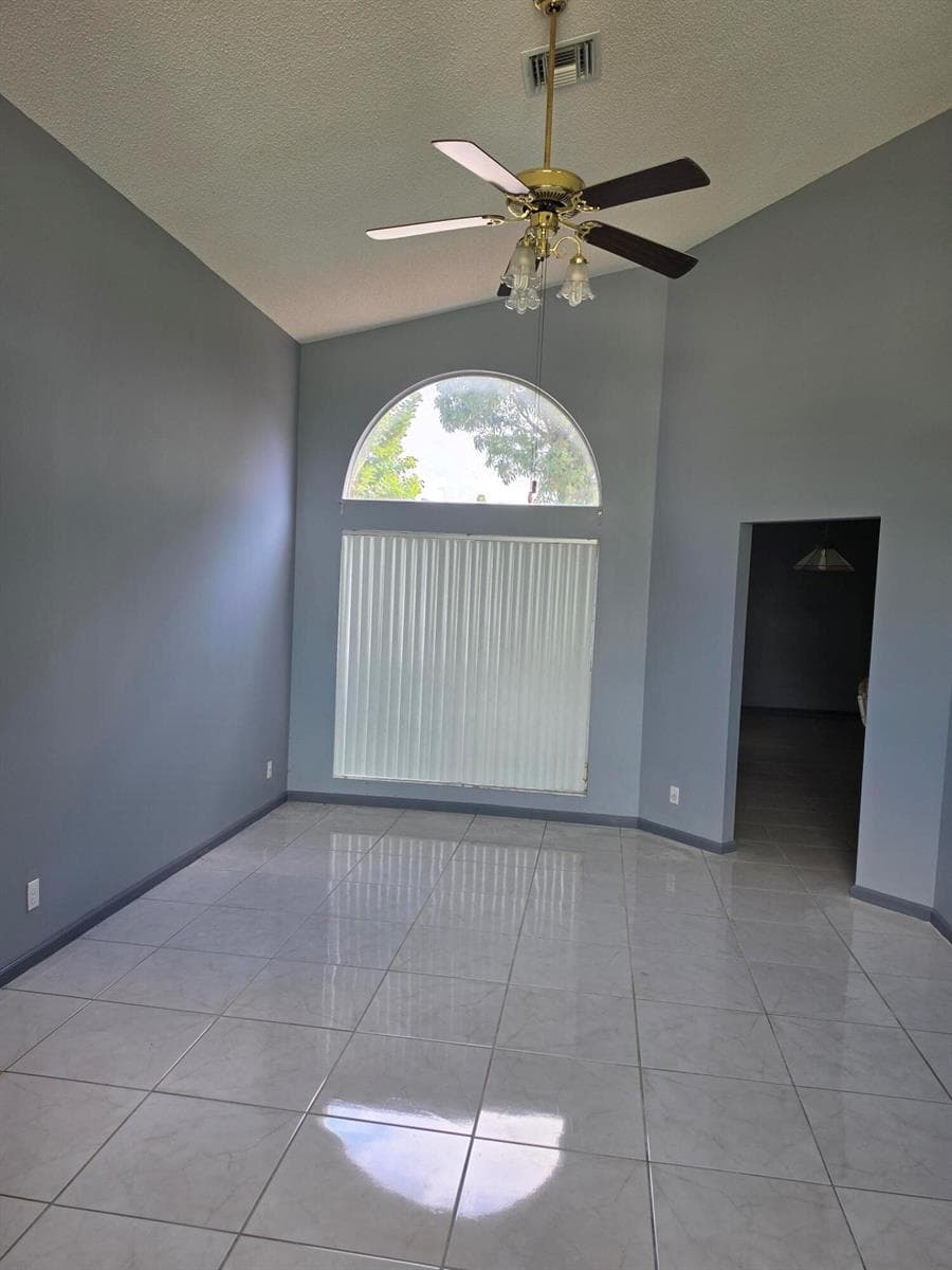 100 KINGS Way, Royal Palm Beach FL 33411 photo 5