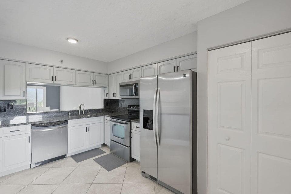 2206 S Cypress Bend Drive # 401, Pompano Beach FL 33069 photo 2