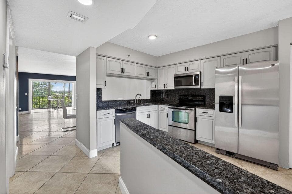 2206 S Cypress Bend Drive # 401, Pompano Beach FL 33069 photo 4