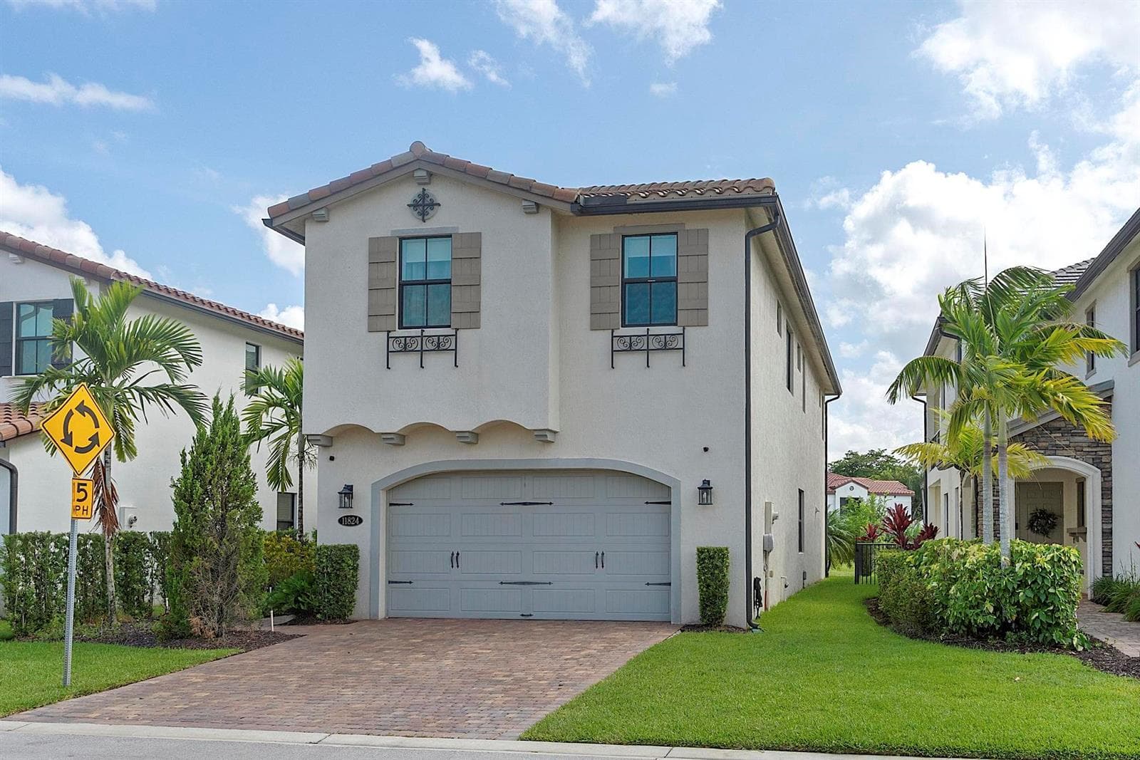 11824 SW 13th Court, Pembroke Pines FL 33025 photo 4