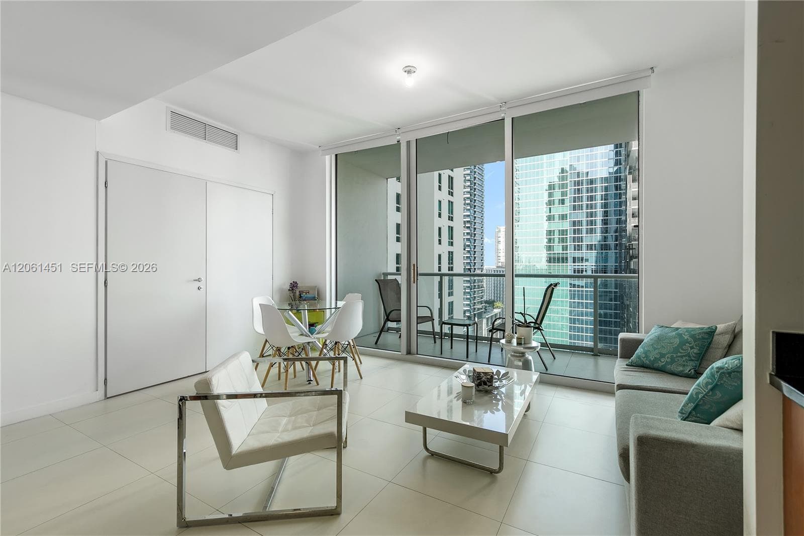 300 S Biscayne Blvd # 2309, Miami FL 33131 photo 4
