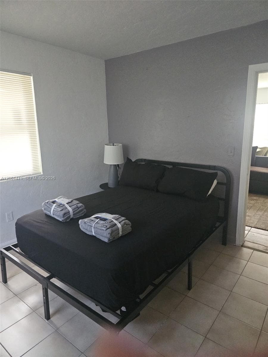615 NE 4th St # 1, Hallandale Beach, FL 33009 photo 3