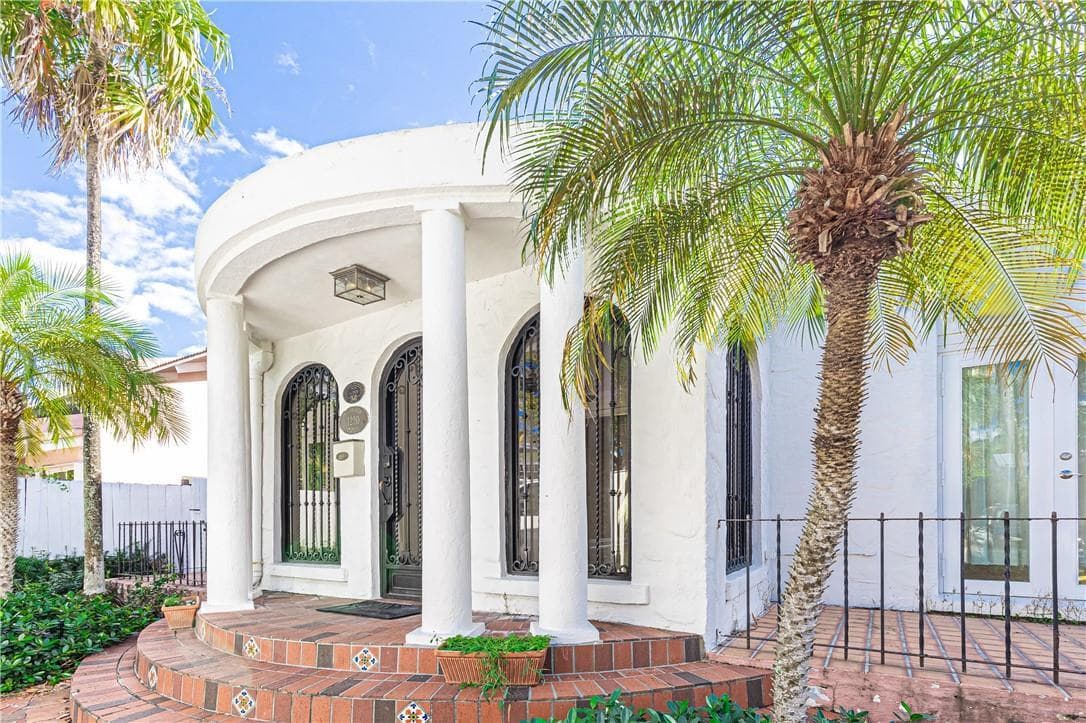 1220 SE 2ND Street, Fort Lauderdale FL 33301