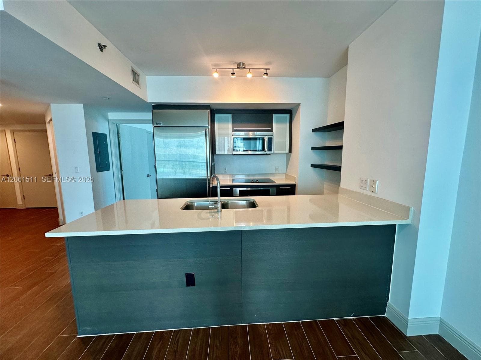 500 Brickell Ave # 2407, Miami FL 33131 photo 4