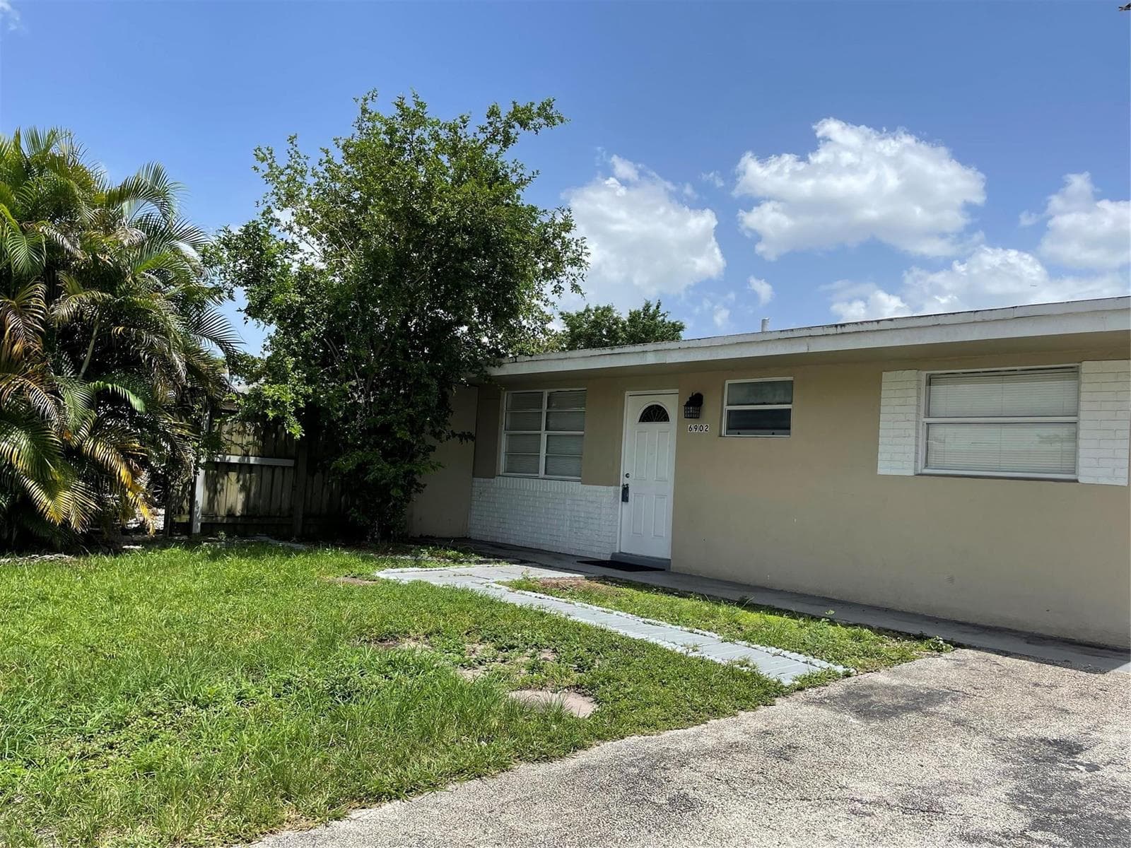6902 SW 15th Street, North Lauderdale FL 33068 photo 2