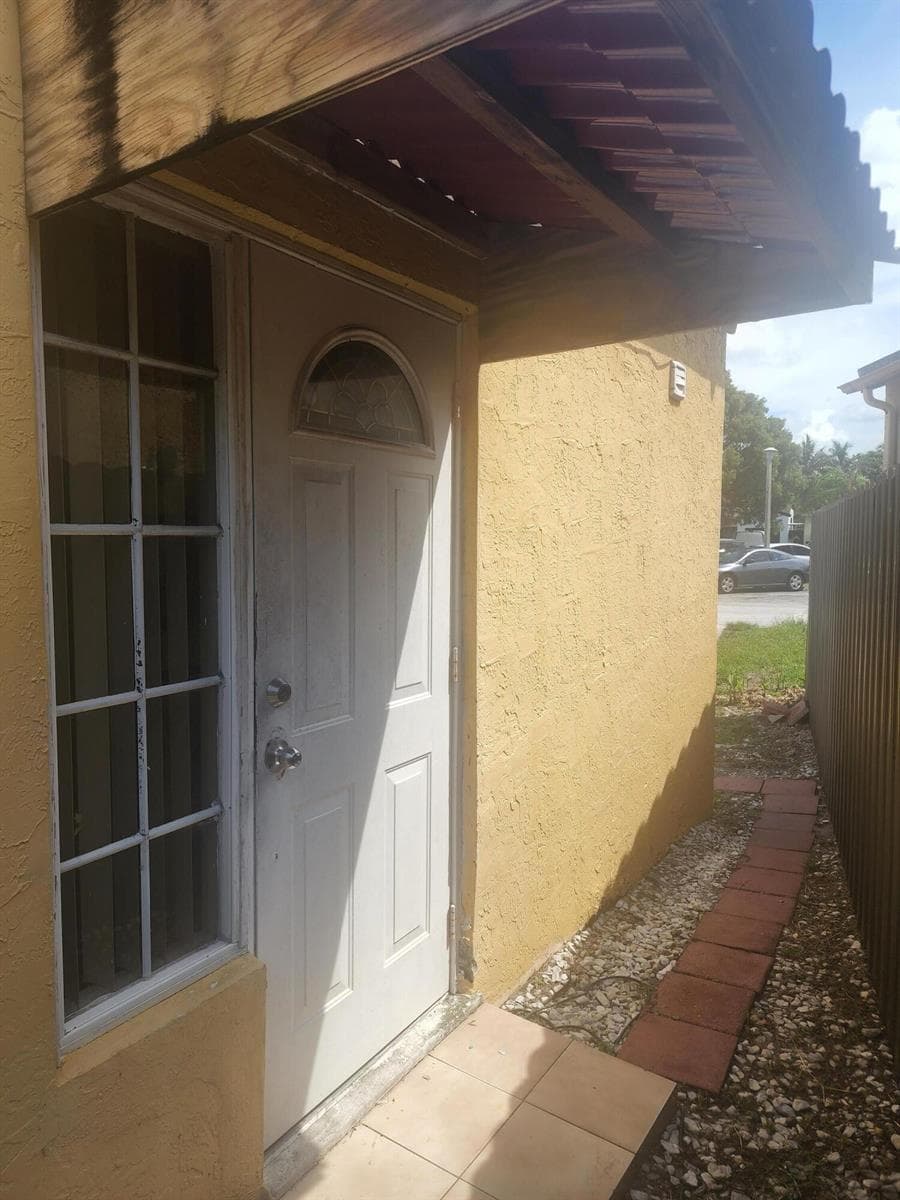 2430 SW 82ND Terrace, Miramar FL 33025 photo 3