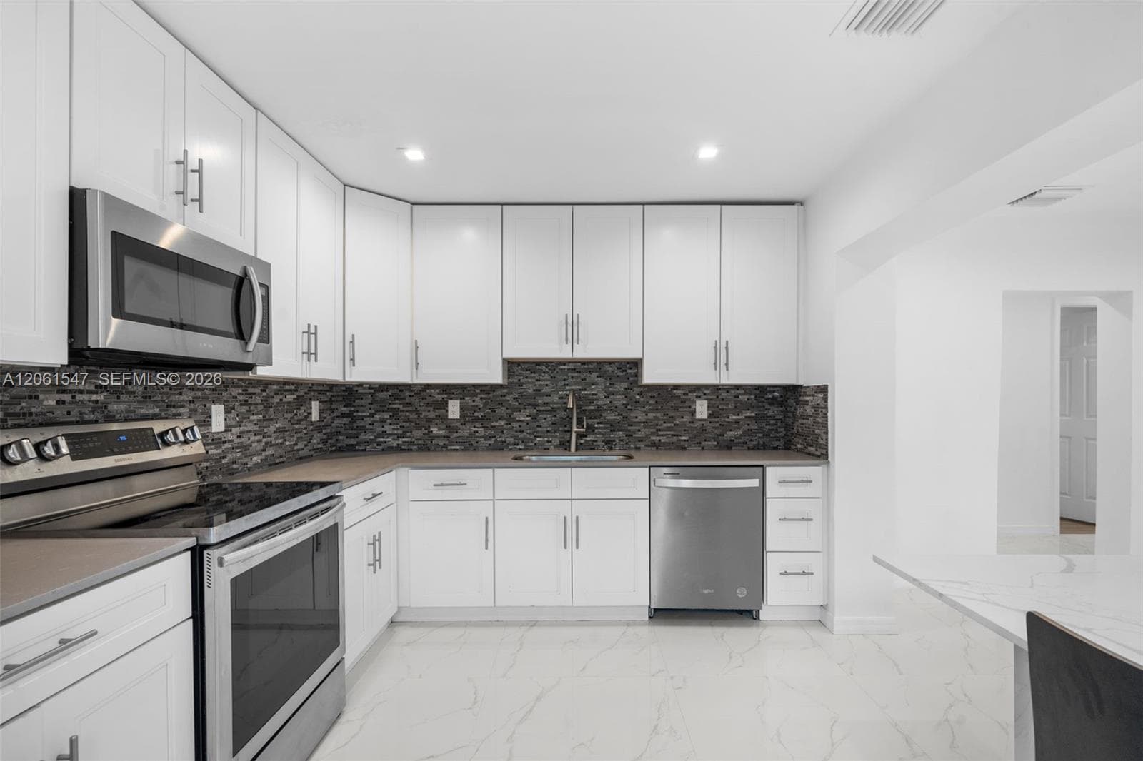 524 NW 10th St # 0, Hallandale Beach, FL 33009 photo 3
