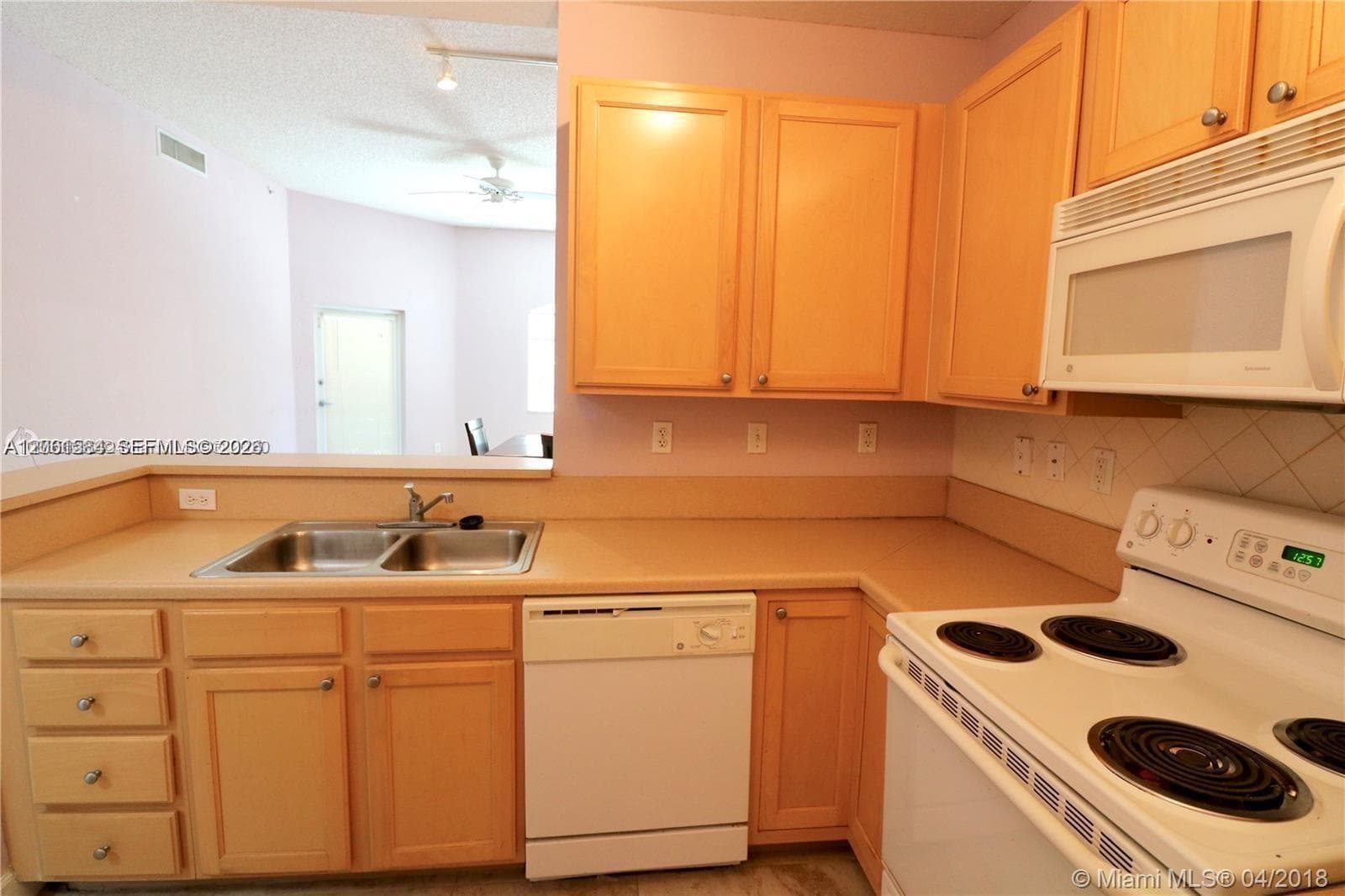 6001 SW 70th St # 117, South Miami FL 33143 photo 3