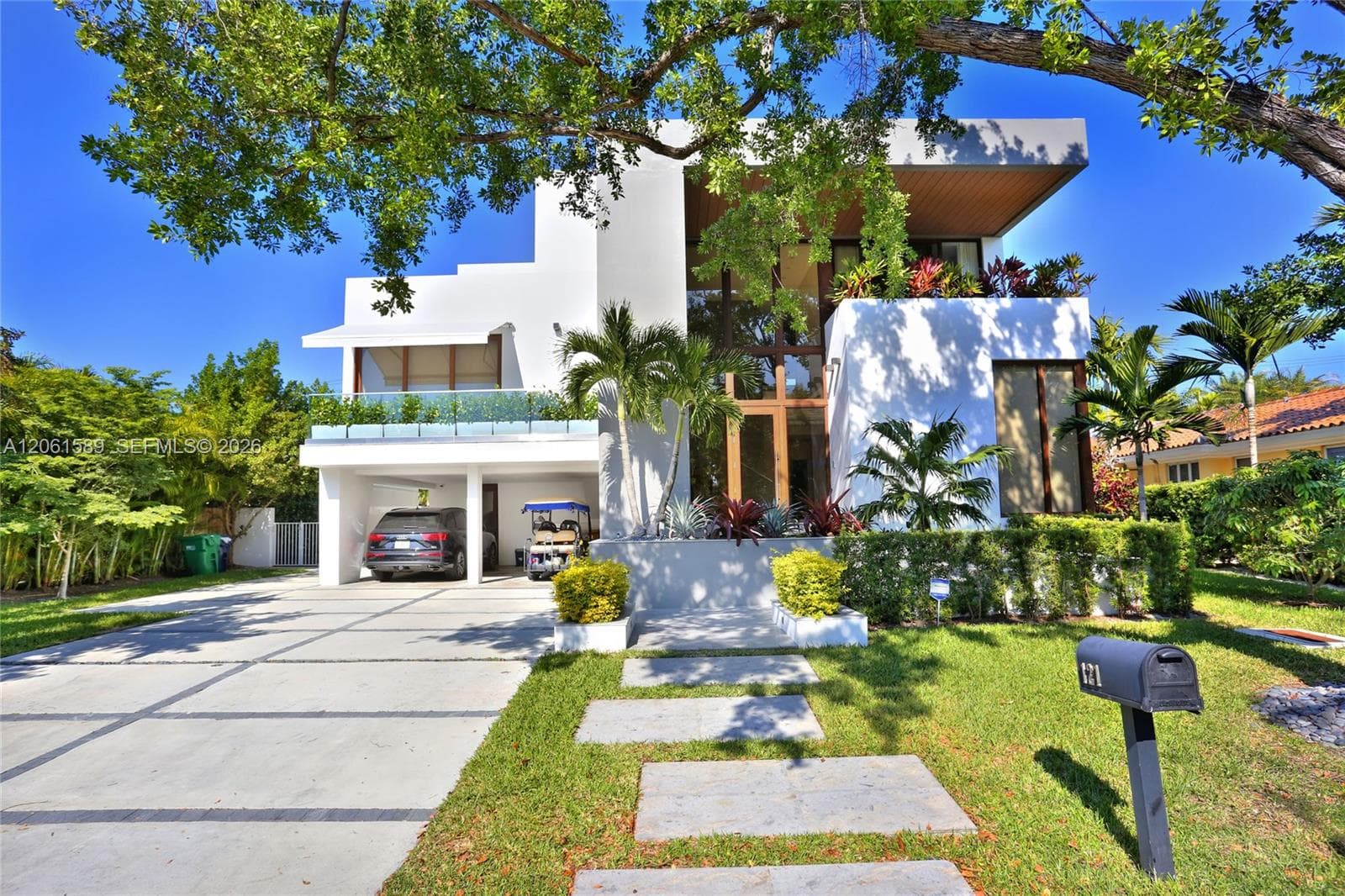 121 Buttonwood Dr, Key Biscayne FL 33149