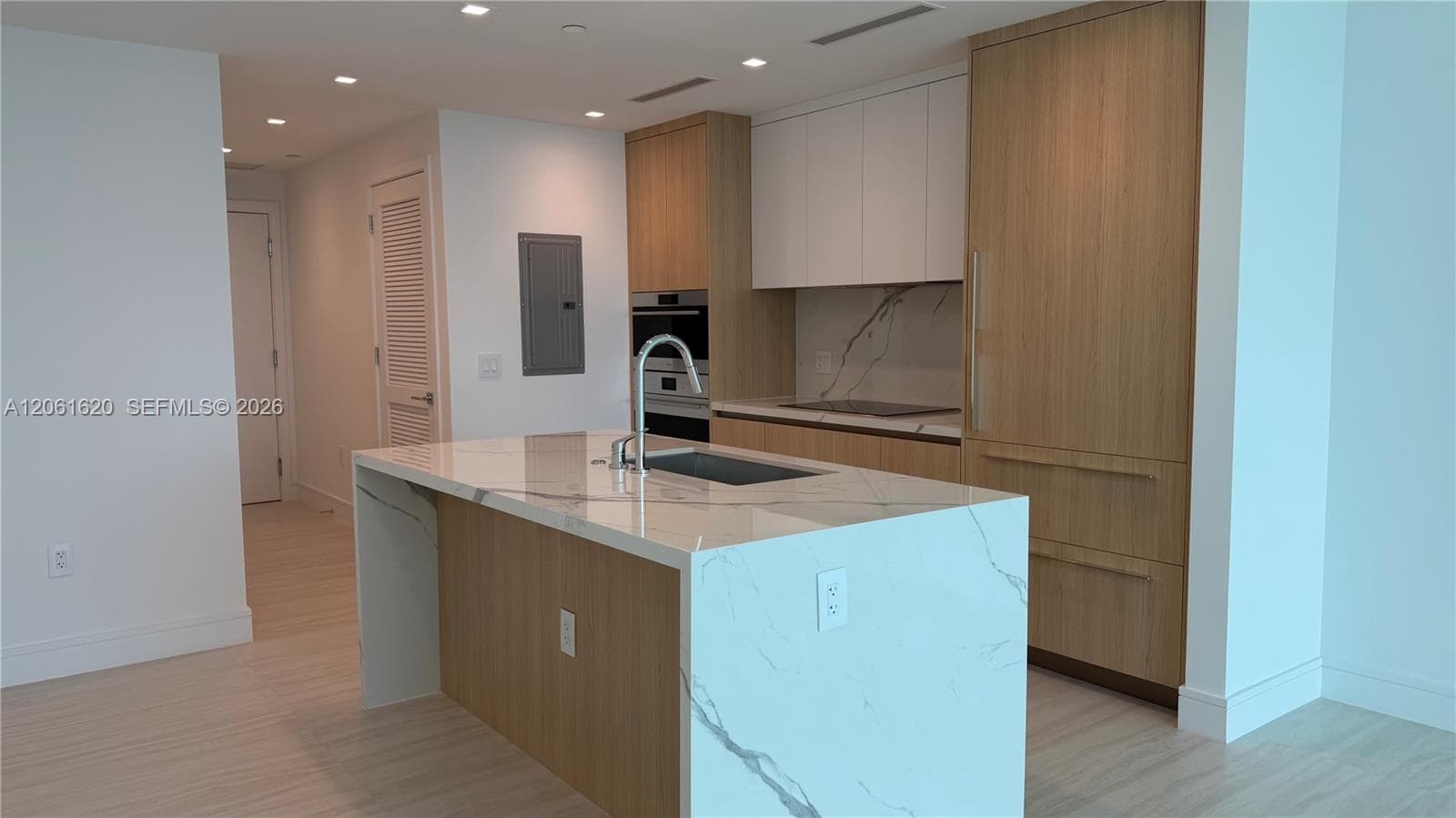 2411 Laguna Circle # 1807, North Miami FL 33181 photo 2