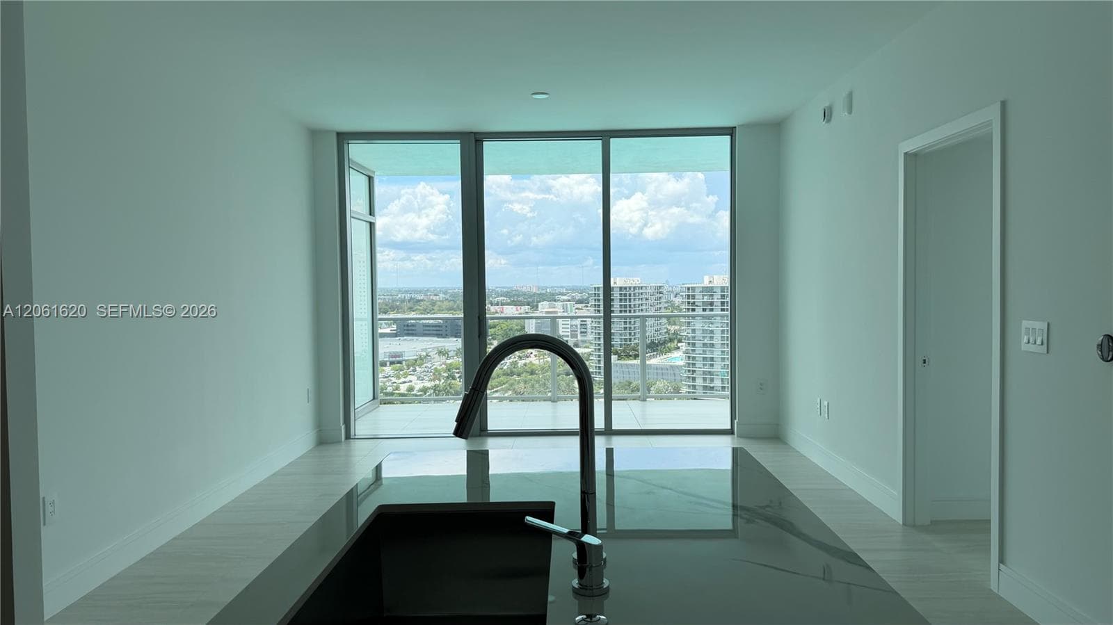 2411 Laguna Circle # 1807, North Miami FL 33181 photo 4