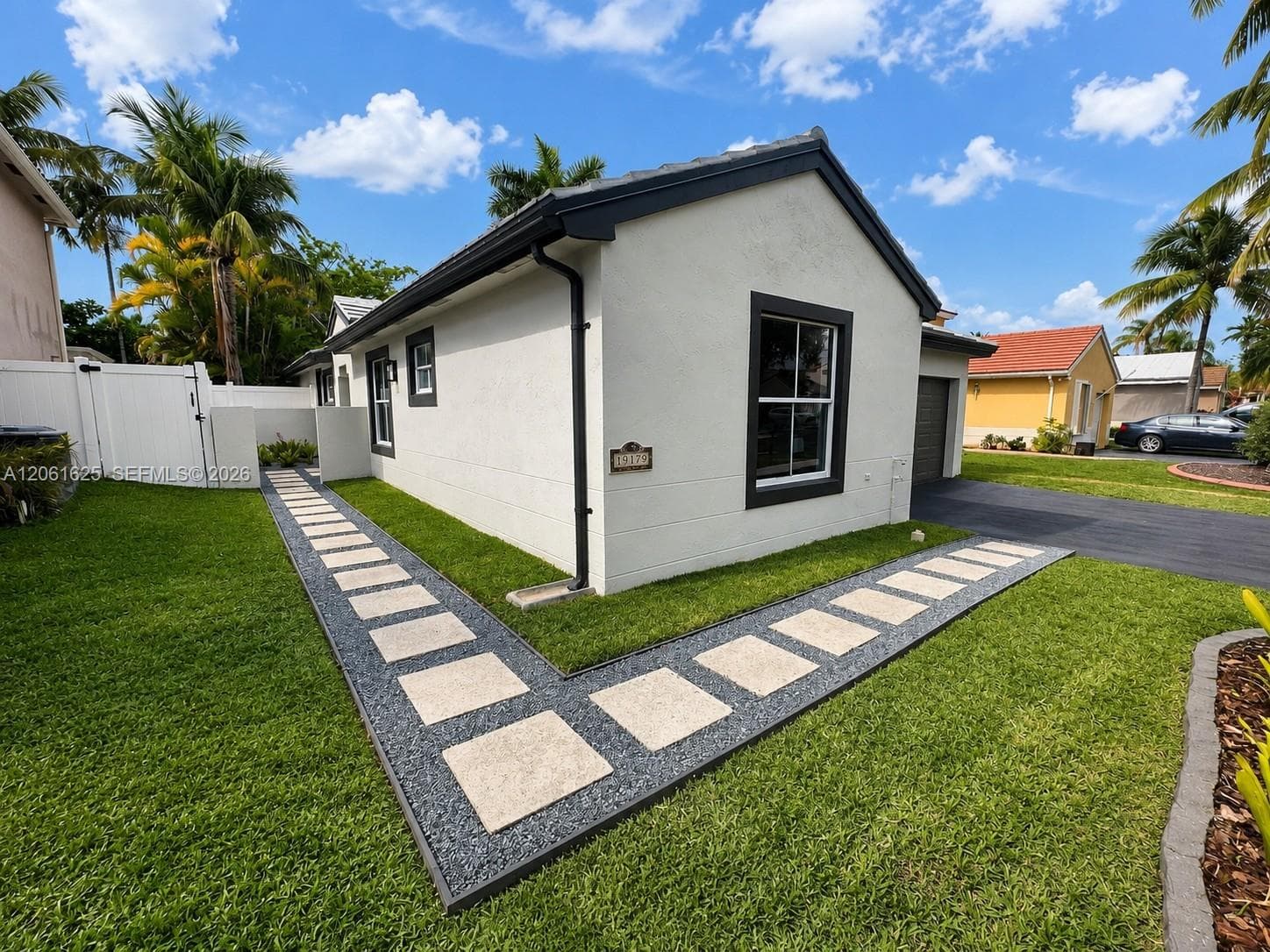 19179 NW 22nd St, Pembroke Pines FL 33029 photo 2