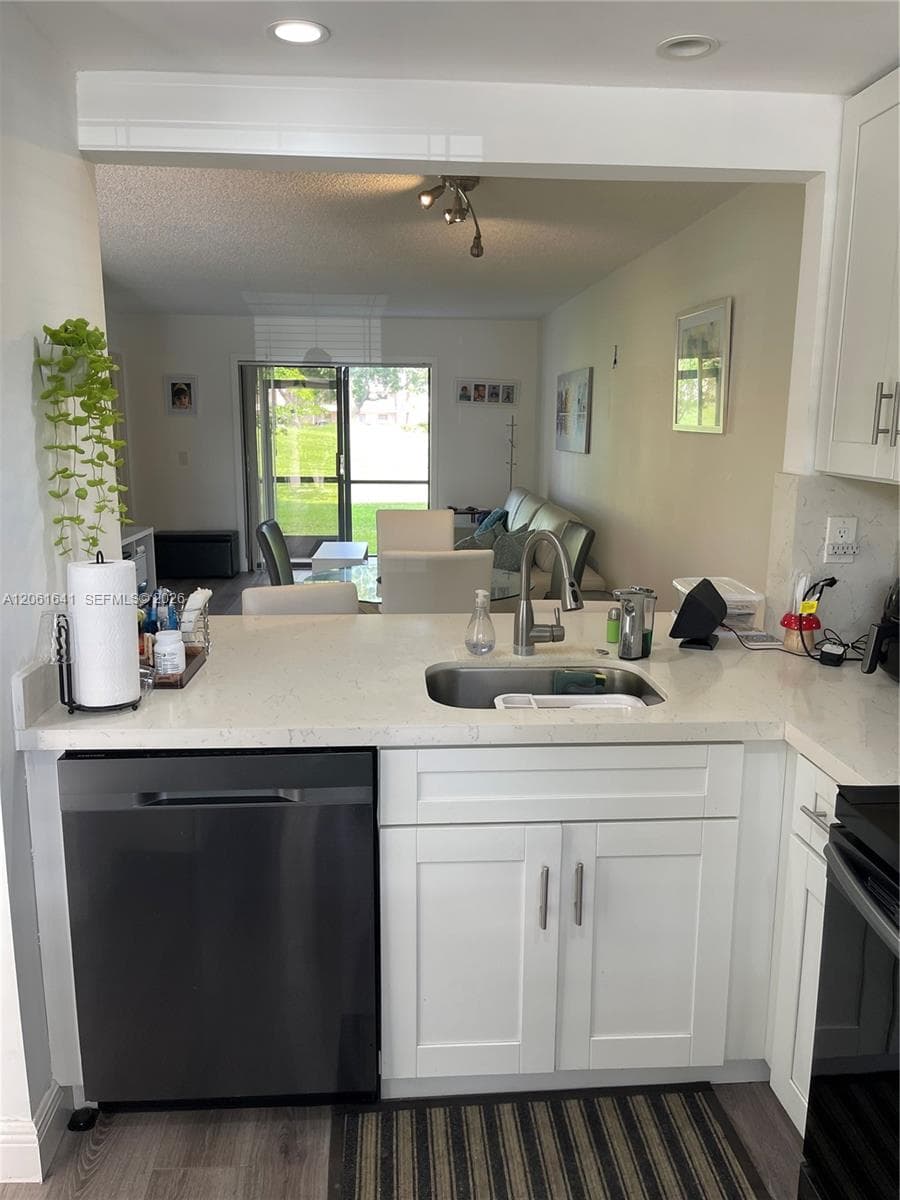10434 Sunrise Lakes Blvd # 107, Sunrise FL 33322