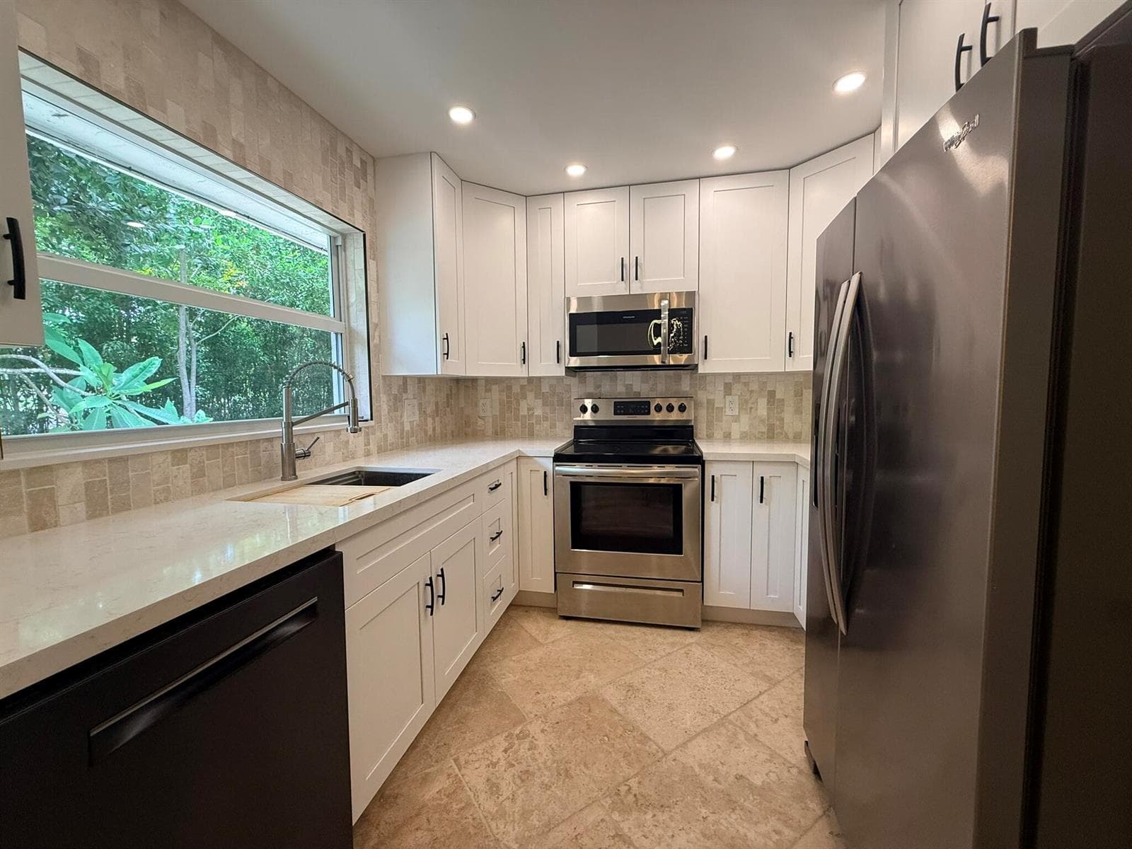 550 SW Natura Avenue, Deerfield Beach FL 33441 photo 3