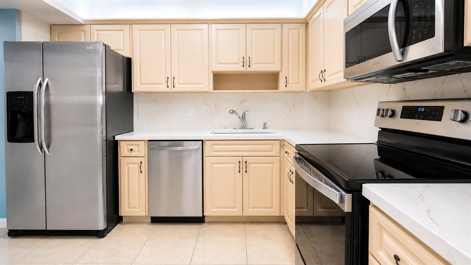 4001 HILLCREST Drive # 705, Hollywood FL 33021 photo 2