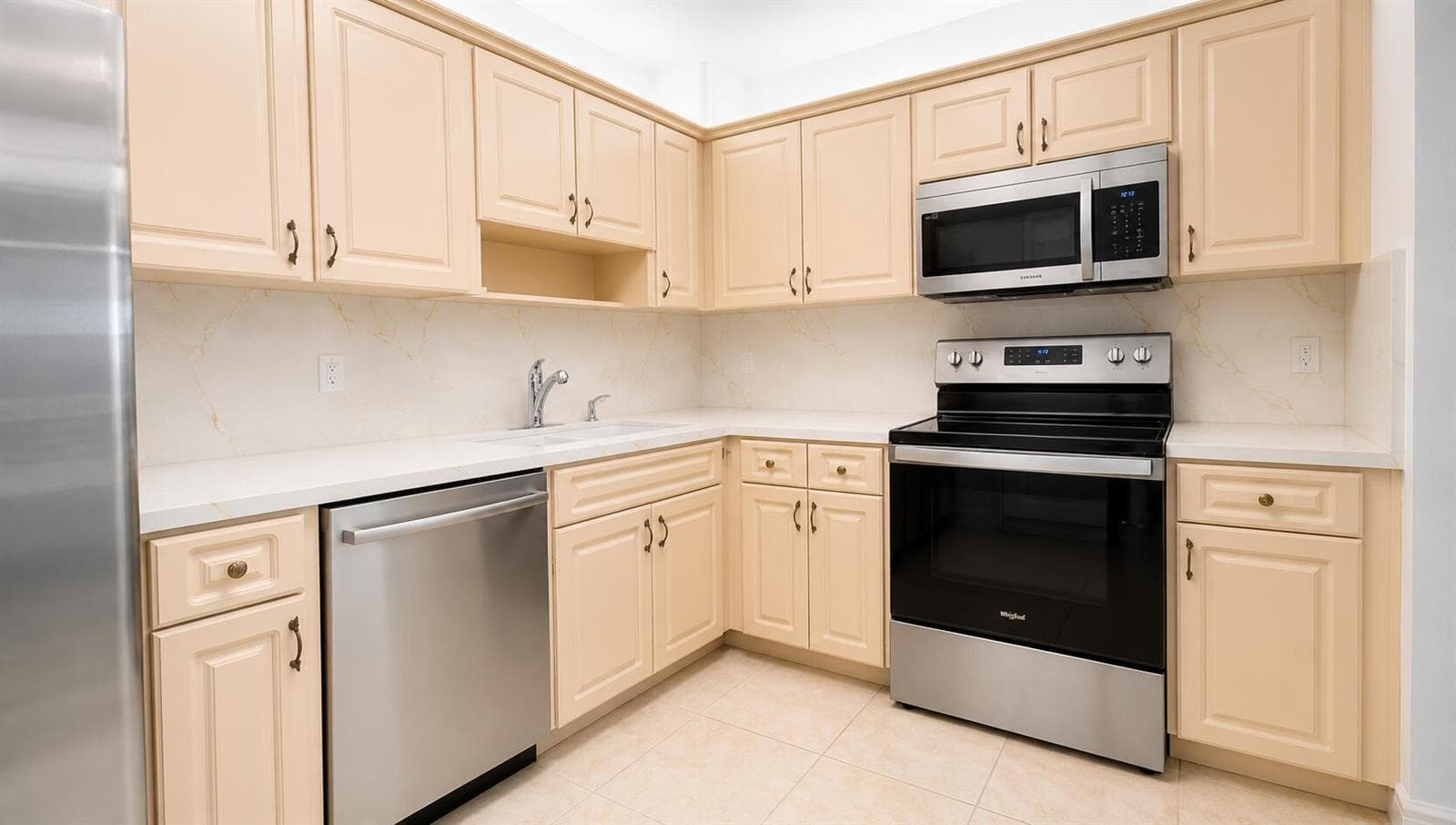 4001 HILLCREST Drive # 705, Hollywood FL 33021 photo 3