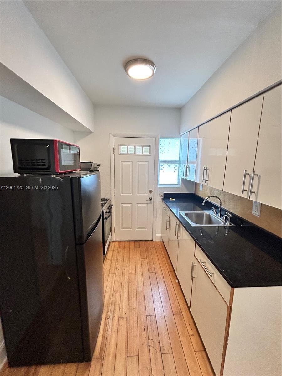 8080 Tatum Waterway Dr # 12, Miami Beach FL 33141 photo 4