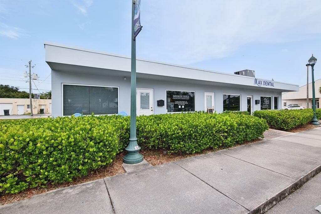 3400 NE 12TH Avenue, Oakland Park FL 33334