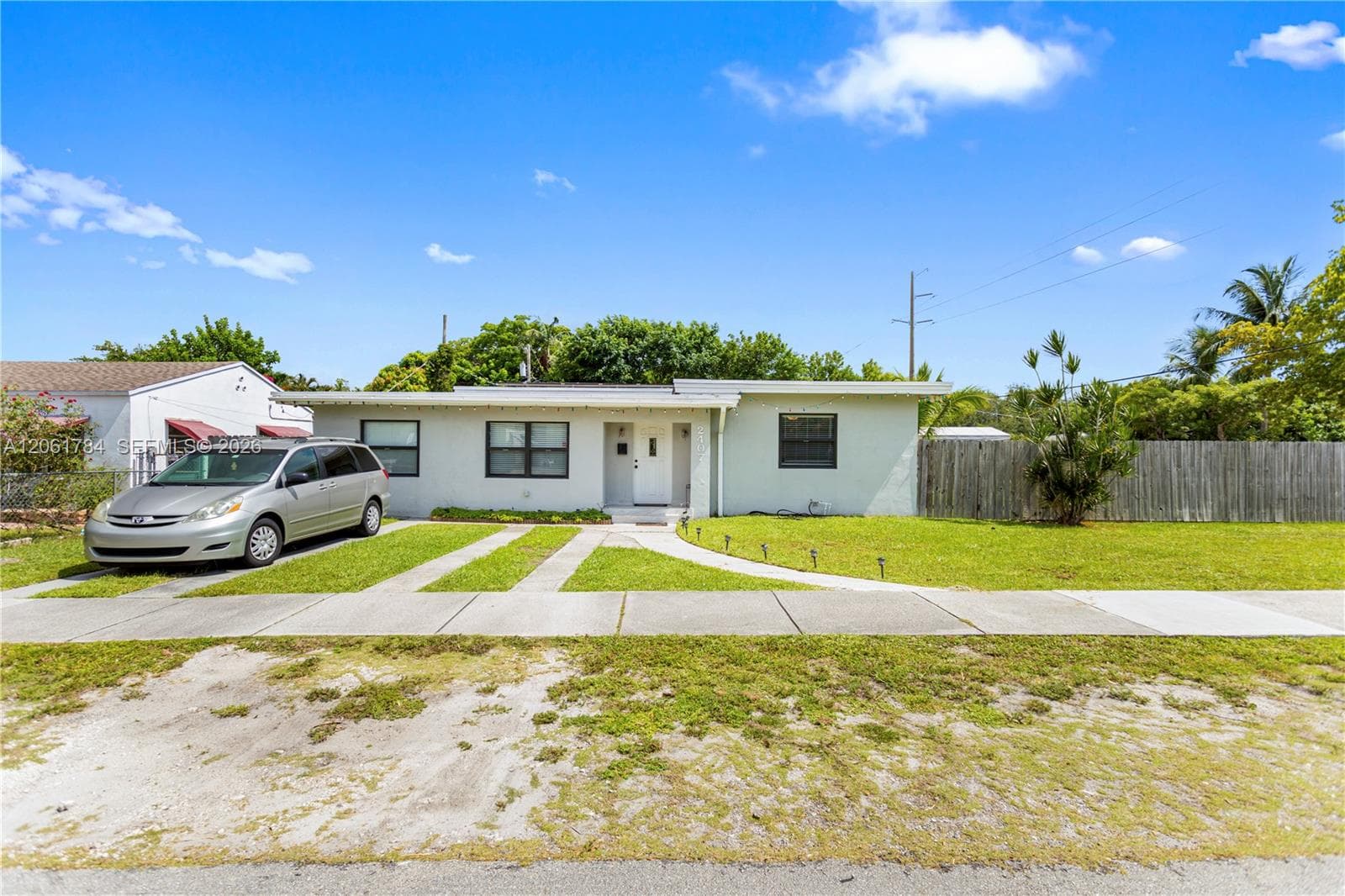 2407 Dewey St, Hollywood FL 33020 photo 2