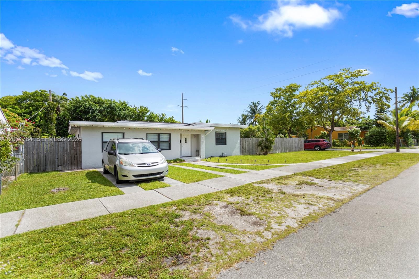 2407 Dewey St, Hollywood FL 33020 photo 4