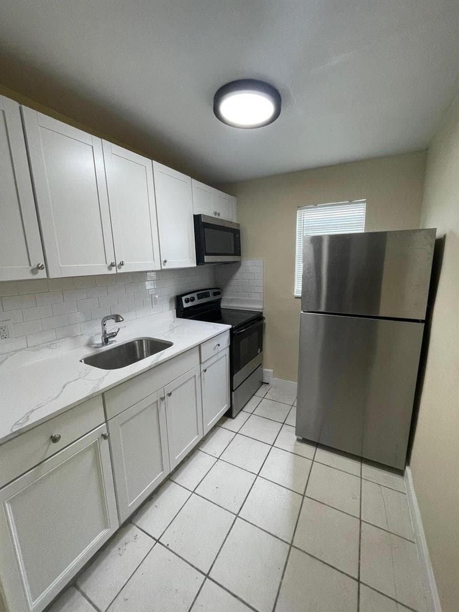 22 NW 8th Avenue, Dania Beach FL 33004 photo 2