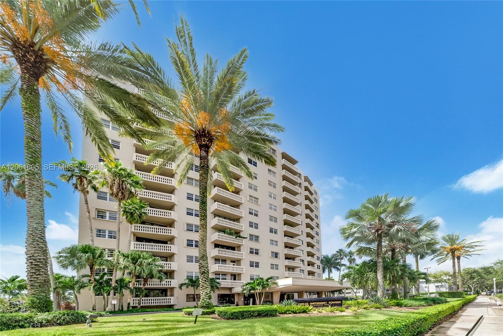 90 Edgewater Dr # 501, Coral Gables FL 33133