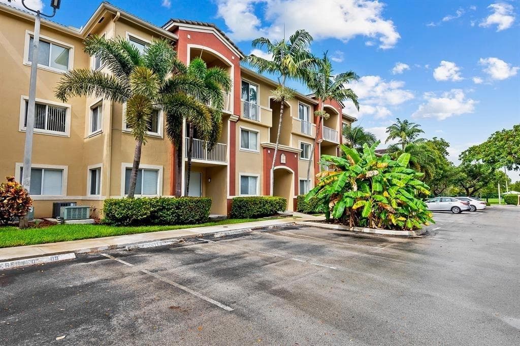 7085 NOVA Drive # 311, Davie FL 33317