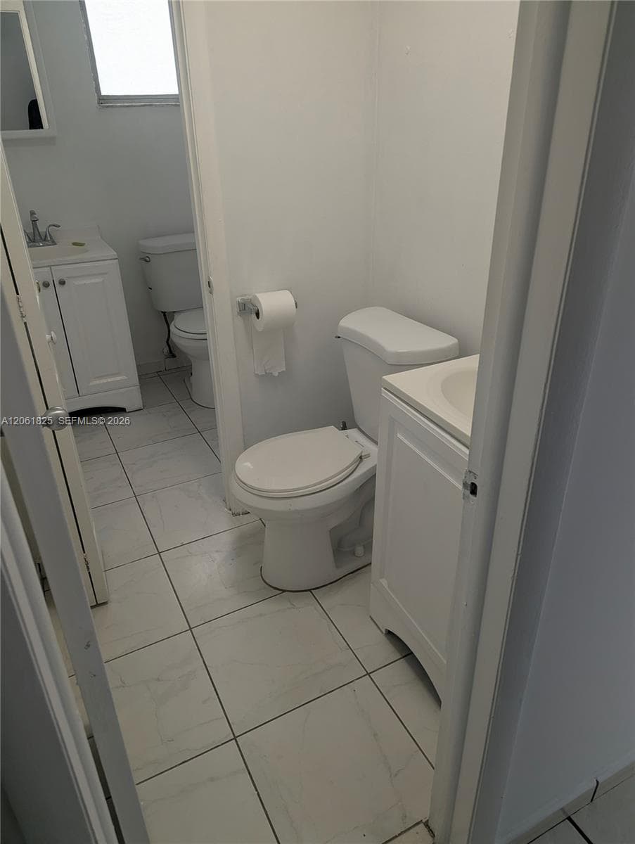 1051 SW 1st St # 411, Miami FL 33130 photo 4