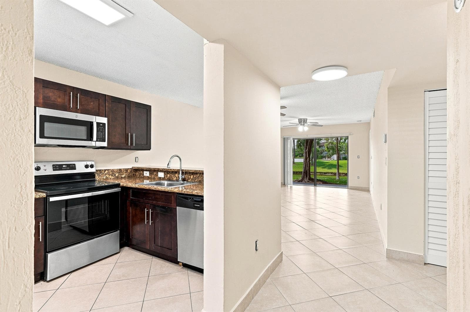 9938 NOB HILL Lane # 9938, Sunrise FL 33351 photo 4
