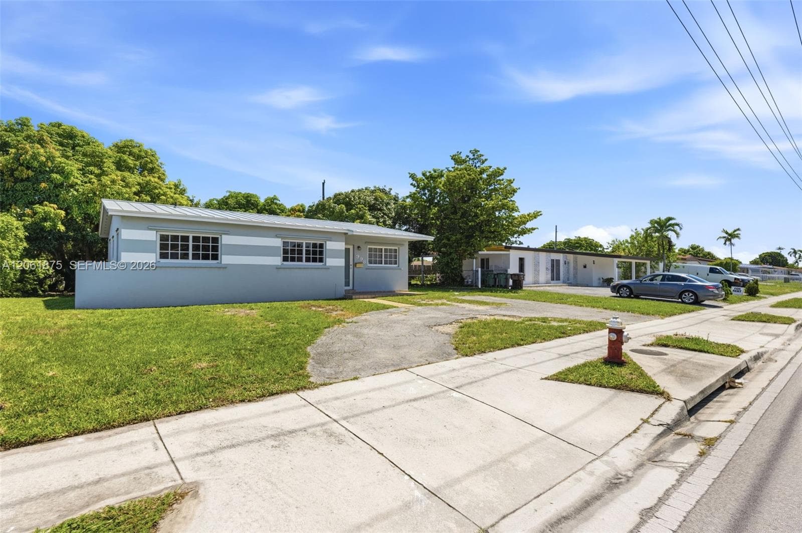 998 W 68th St, Hialeah FL 33014 photo 2