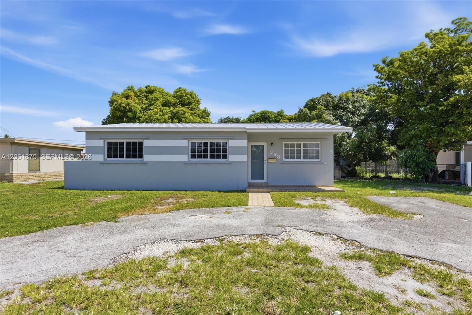 998 W 68th St, Hialeah FL 33014