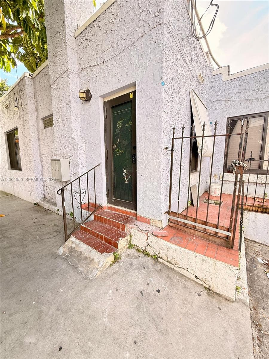 125 SW 19th Ave # 2, Miami, FL 33135